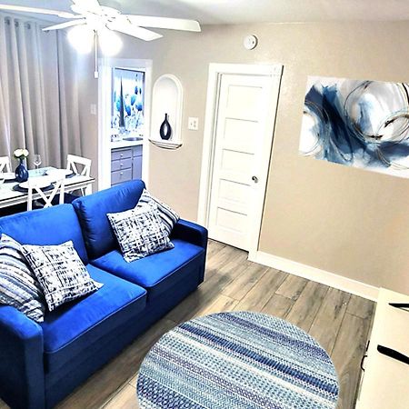 Beautiful Guesthouse, Sleeps 4 - Kitchen, Private Laundry, Ac, Parking, 65' Tv, Close To Stores, Restaurants & Beach Long Beach Buitenkant foto